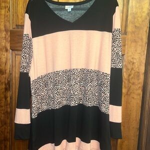 LuLaRoe Black and Pink Relaxed Long Sleeve Tunic